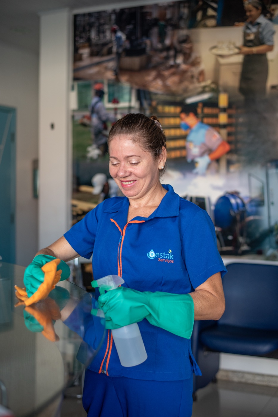 Equipe da Destak Serviços em atividade — serviços de facilities em Aracaju/SE